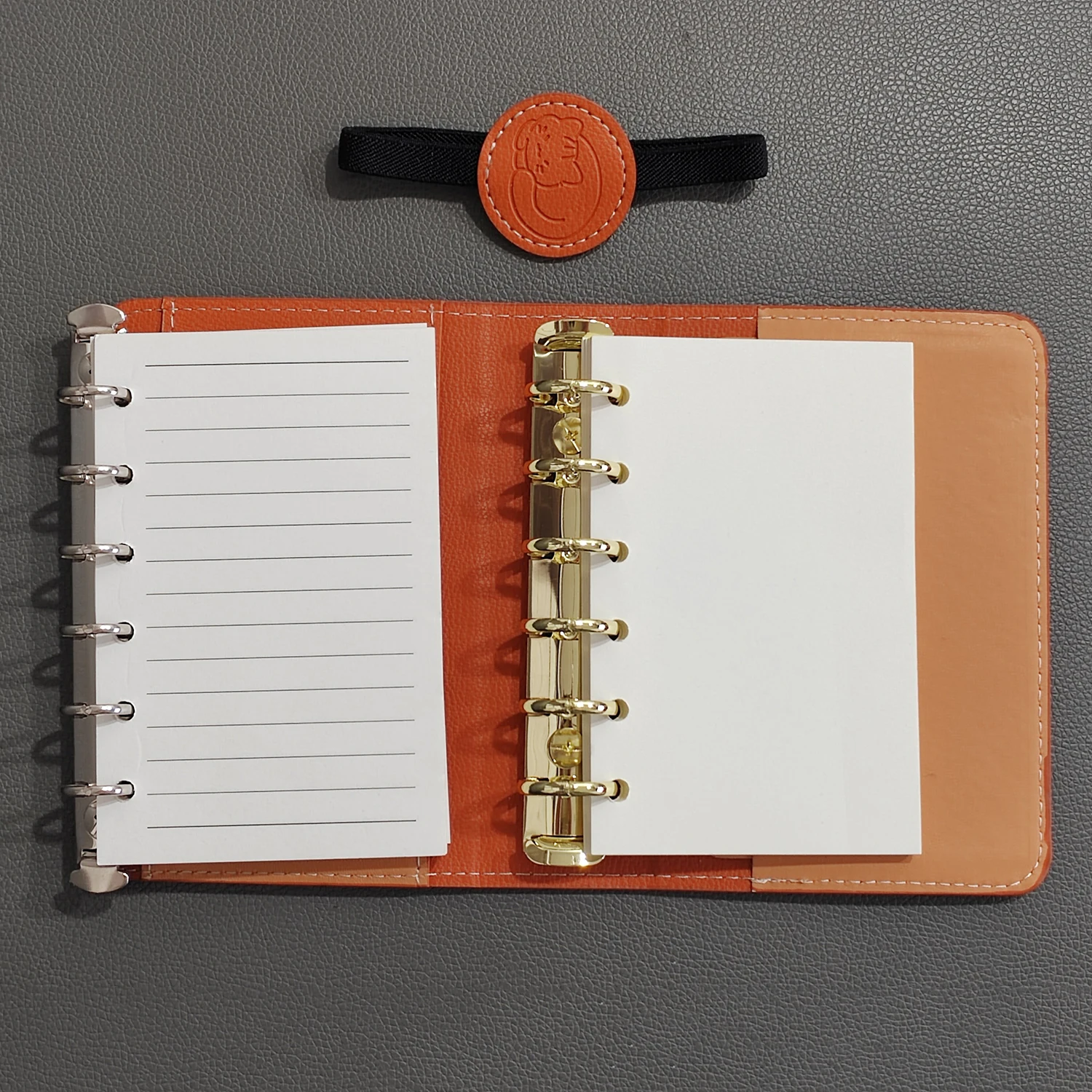 Cute cat A7 notebook retro brown detachable loose-leaf notepad 2 binders portable leather schedule planner，whith 80 pages