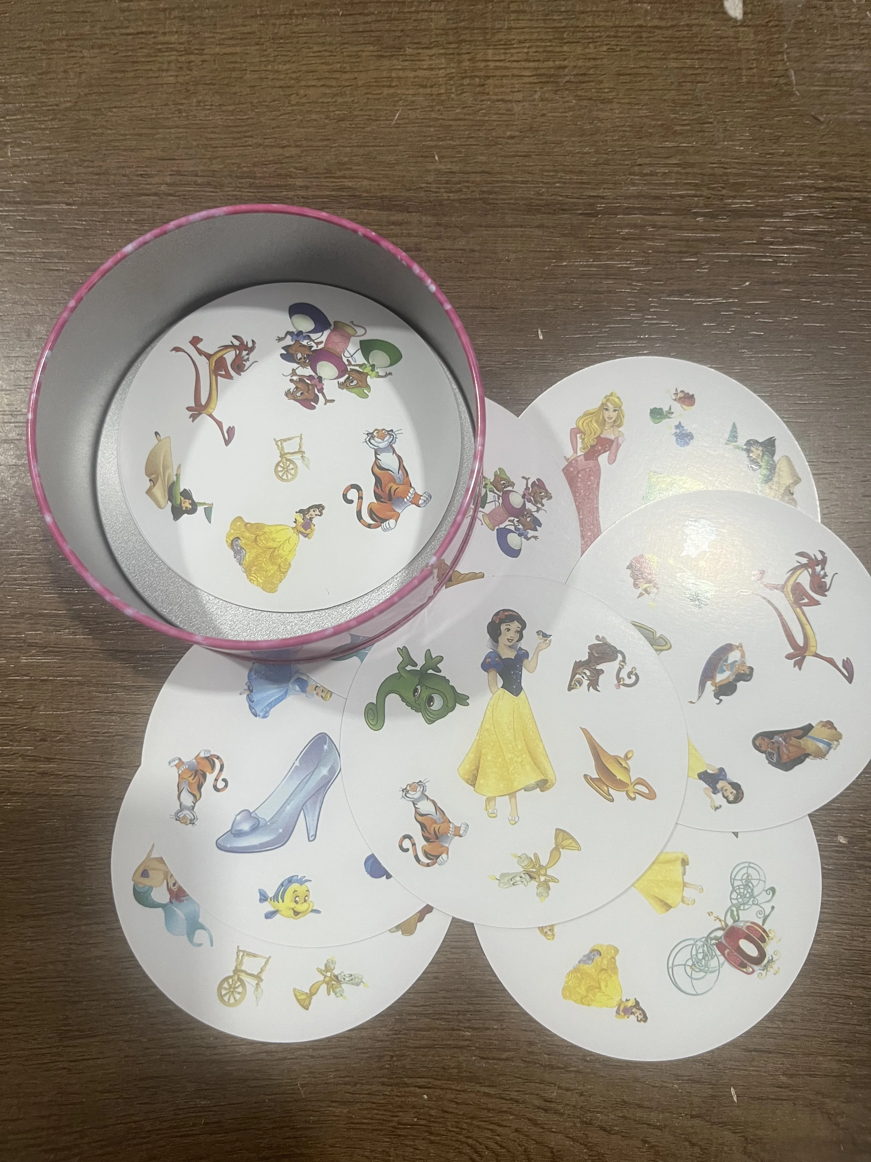 ****ديزني الأميرة لعبة ببطاقات ورقية لعبة صندوق حديد متعة الأسرة الحيوانات جونيور الورك الاطفال مجلس لعبة العطلات بطاقة التخييم