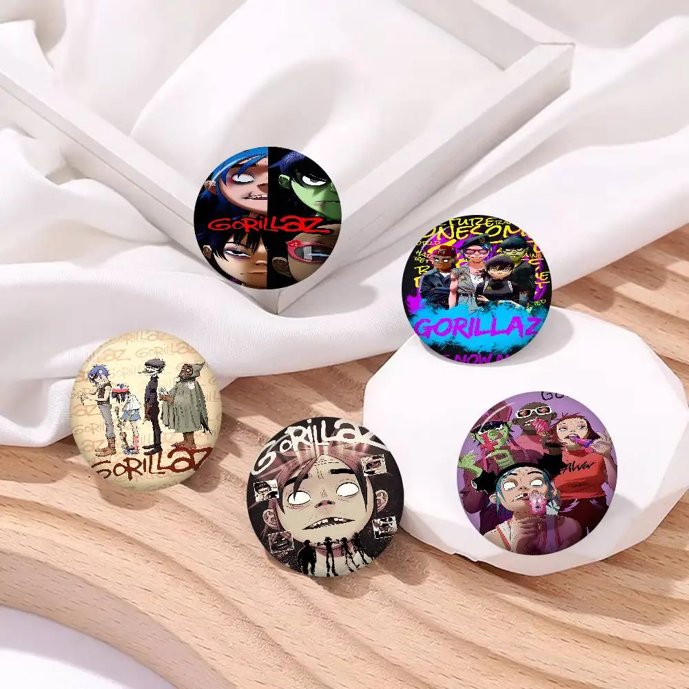 Virtuelle Anime-Rockband-Broschen „Gorillaz“ (32/44/58 mm), runde Broschen, handgefertigte Anstecknadeln für Rucksack, Schmuck, Accessoires, Geschenke, kreatives Abzeichen