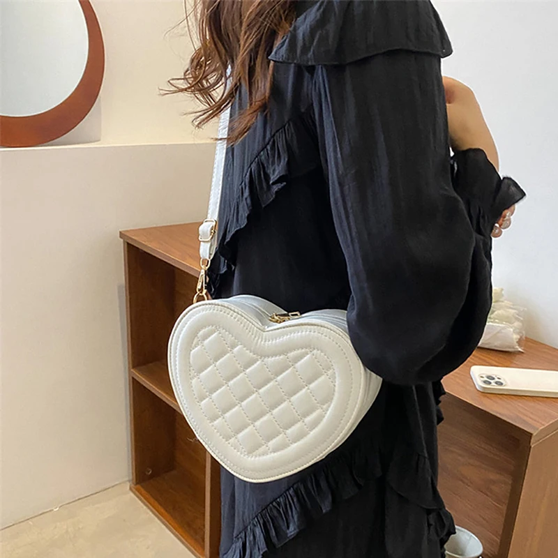 Design Sense Heart-shaped Women\'s Crossbody Bag Fashion Popular All-match Plaid Small Square Bag Y2K Cute Red Mini Shoulder Bags