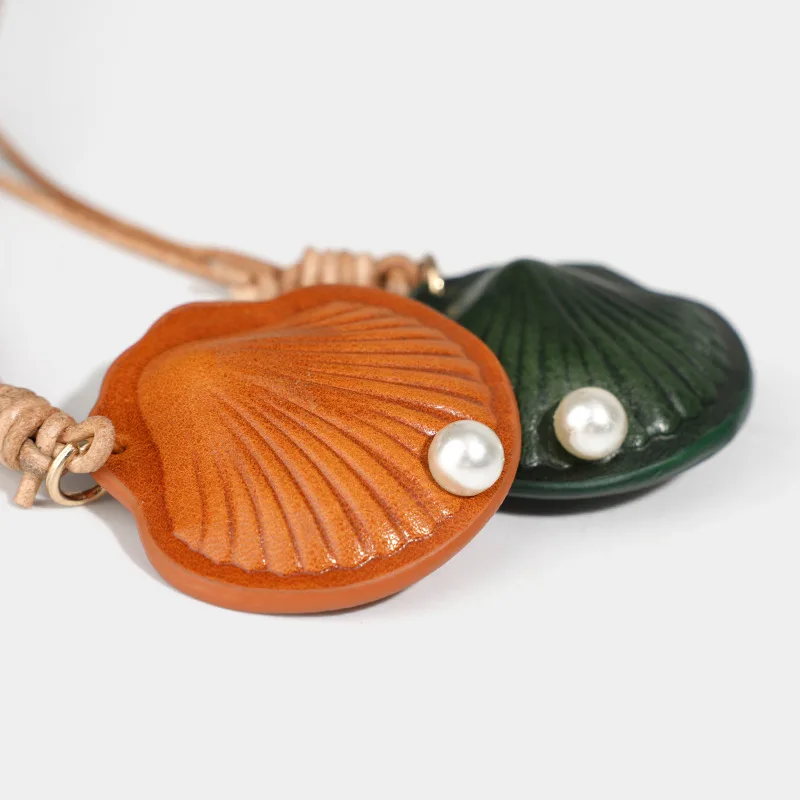 Elegant Coastal Minimalist Handmade Genuine Vegetable Tanned Leather 3D Scallop Shell Pendant With Simulated Pearl B