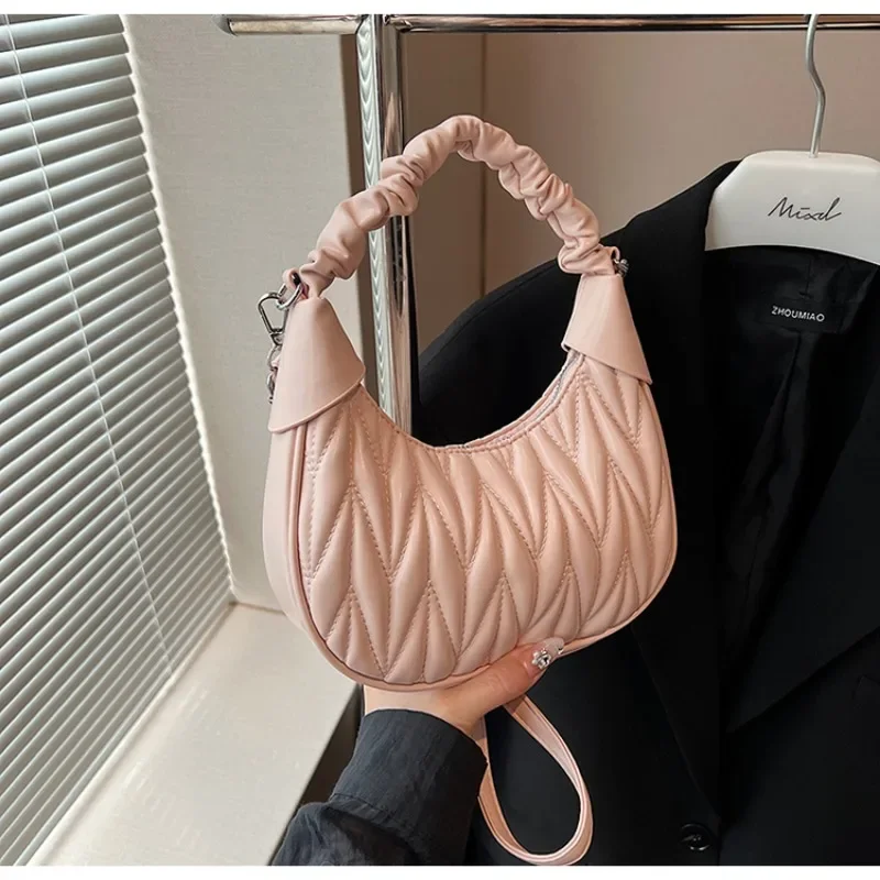 Wrinkle Embroidery Thread 2024 Autumn/Winter New Vintage Handbag Fashionable and Stylish Explosive Commuter Crossbody Bag