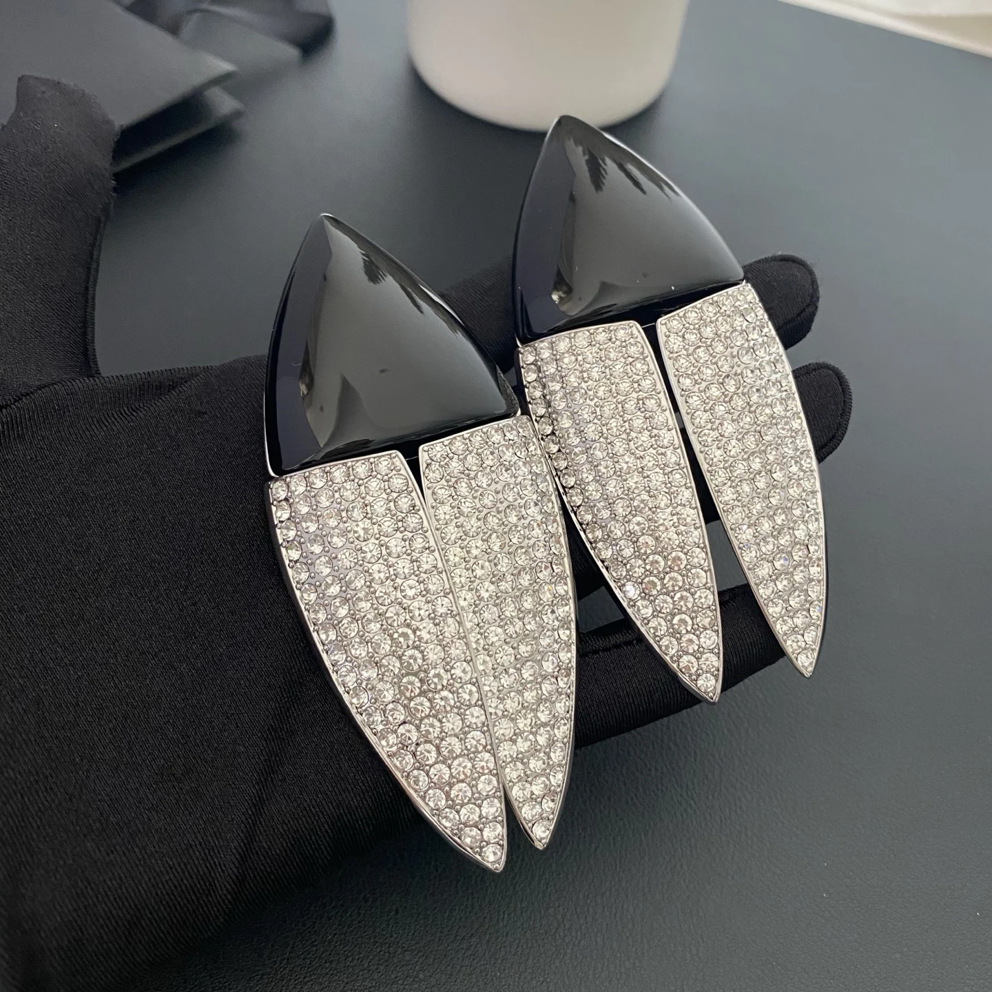 

Fashion Black White Exaggerated Geometric Crystal Long Earrings Luxury Ear Clip Woman Top Quality Jewelry Trend