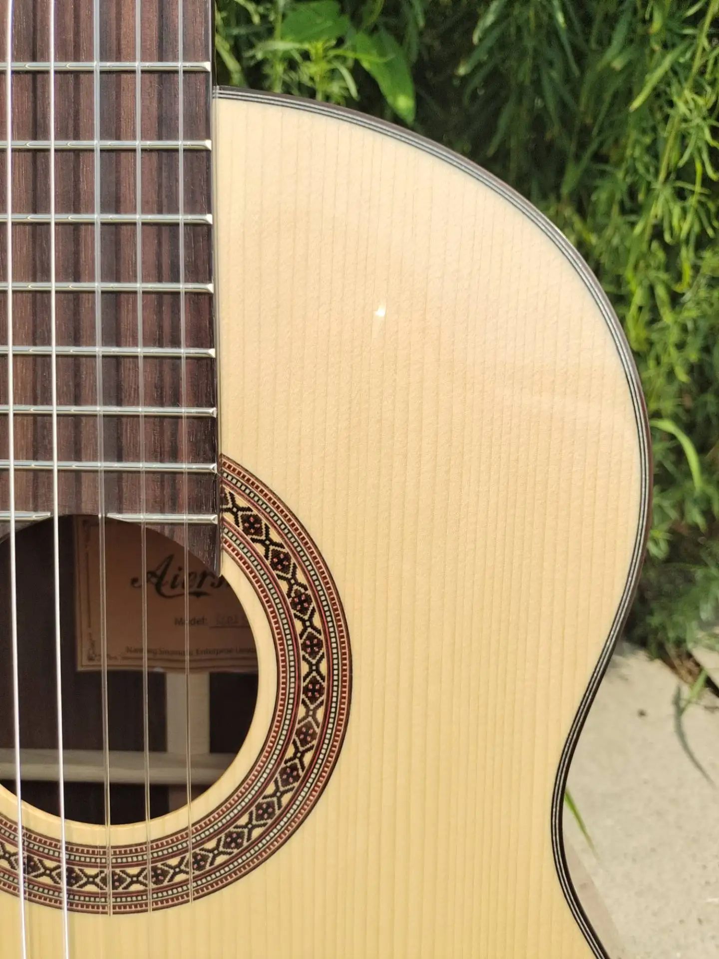 Aiersi Brand Solid Top Santos Wood Spanish Classical Guitar with Imported Solid Swiss Spruce Top Laminated Santos Back