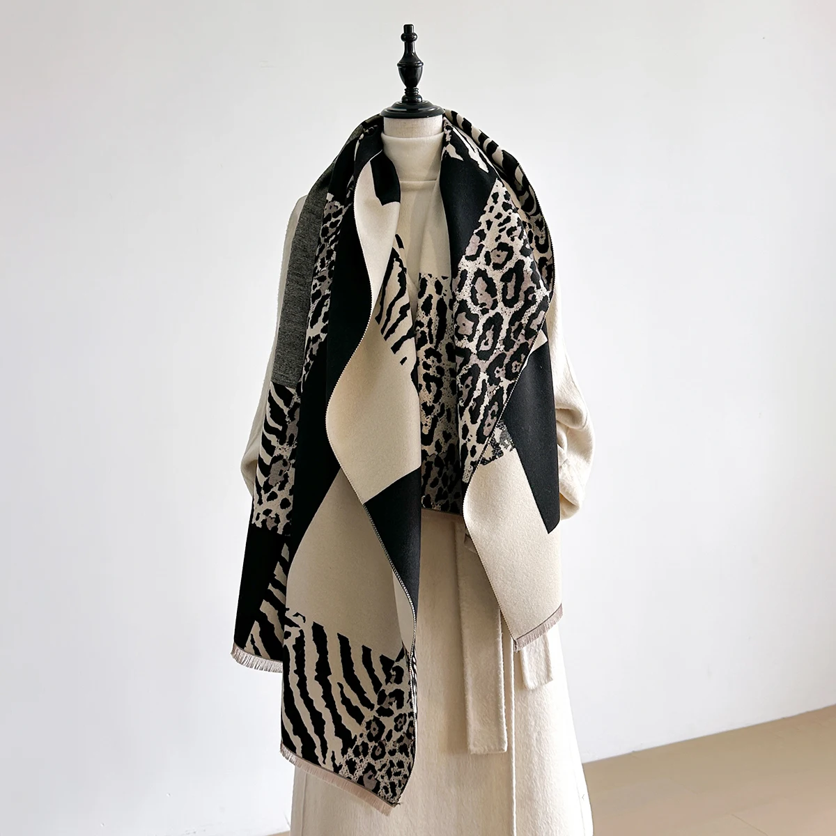 New Brand Elegance Two-Sided Leopard Print Scarf Soft Warm Fringe Pashmina Shawl Autumn and Winter Coldproof Windproof Blanket