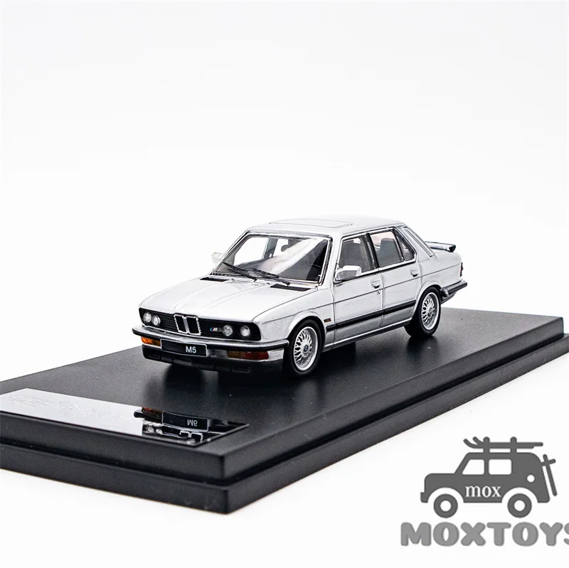 KING MODEL 1:64 M5E28 Diecast Model Car