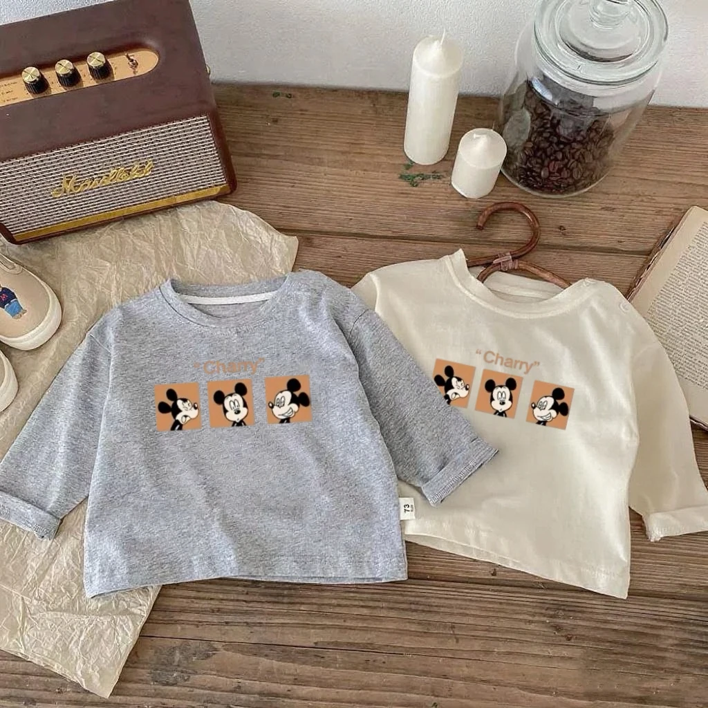 

Серые футболки для мальчиков с длинными рукавами, простая универсальная базовая рубашка с принтом Микки, топы с круглым вырезом, новый дизайн, милые свободные повседневные футболки