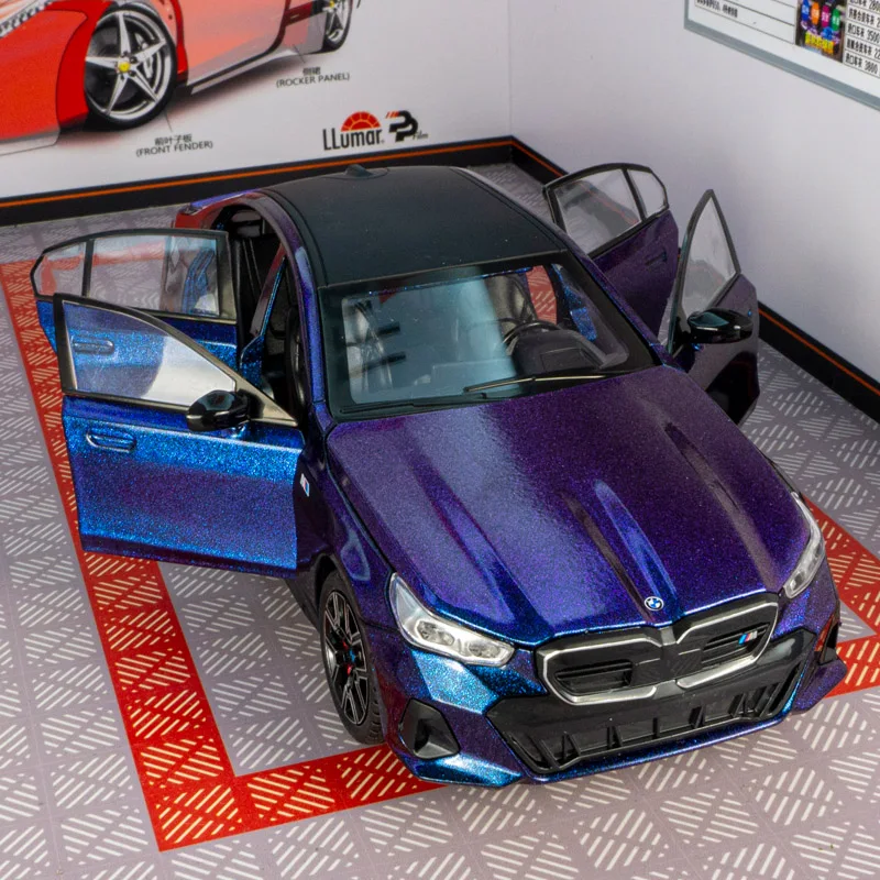 1:24 simulação BMW I5 liga modelo de carro coleção de ornamentos, porta pode ser aberta, direção sonora e luminosa, carro com amortecedor