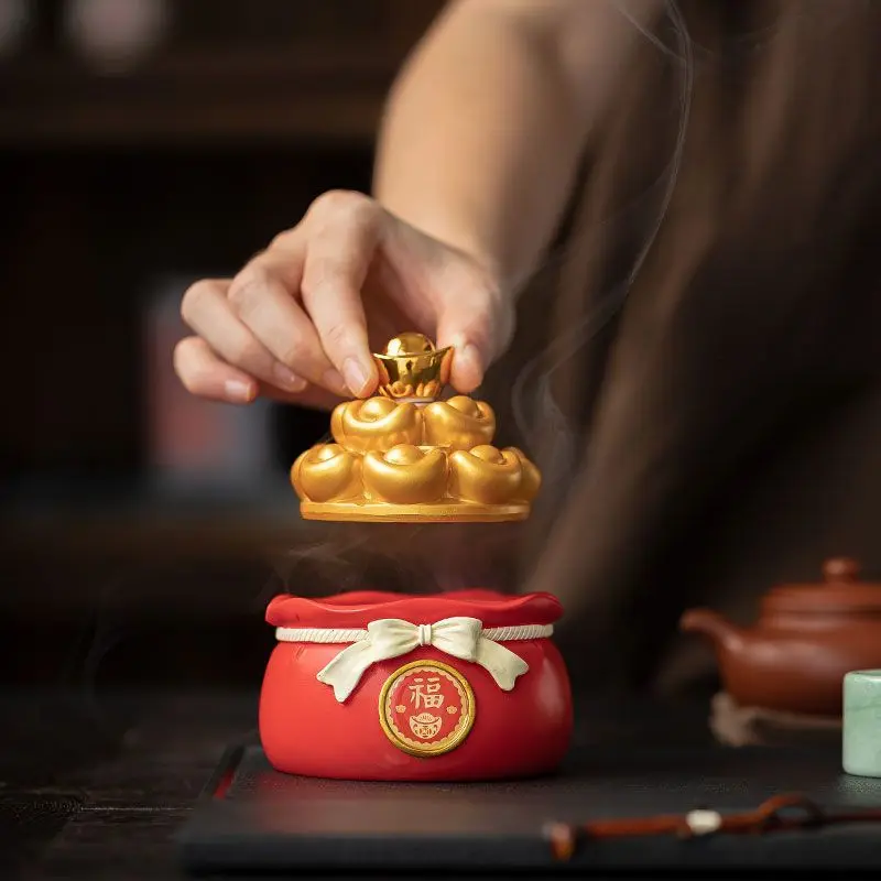 Chinese Style Lucky Red Fortune Bag Resin Ashtray With Gold Ingot Lid Creative Desktop Decor Ornament Suitable For Home Housewar