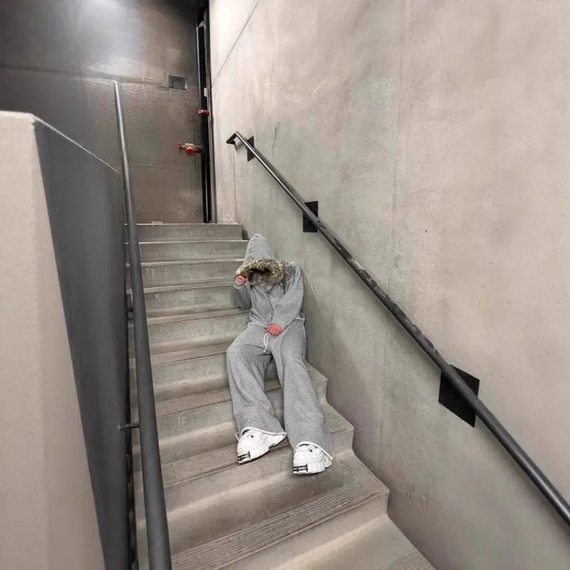 سترة قوطية ذات ياقة بسحاب من الجلد الاصطناعي سترة مفتوحة مطبوعة Y2K ملابس خارجية عصرية للنساء