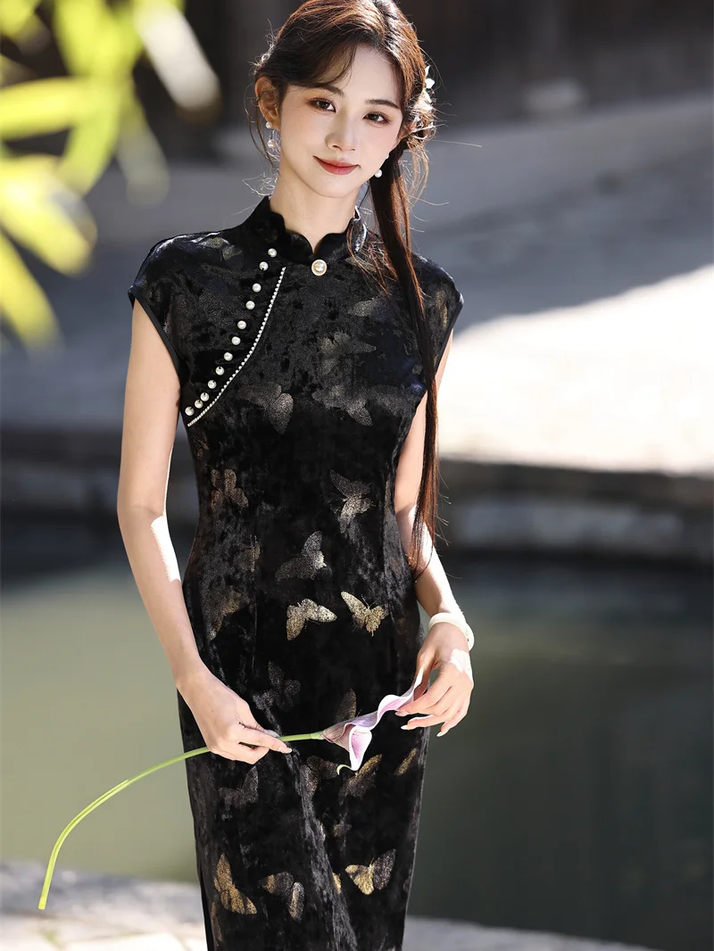 

Daily Wear Bla Velvet Retro Svel Young Slim Fit Girl High End Feeling Long Qipao with Low Slit for Women
