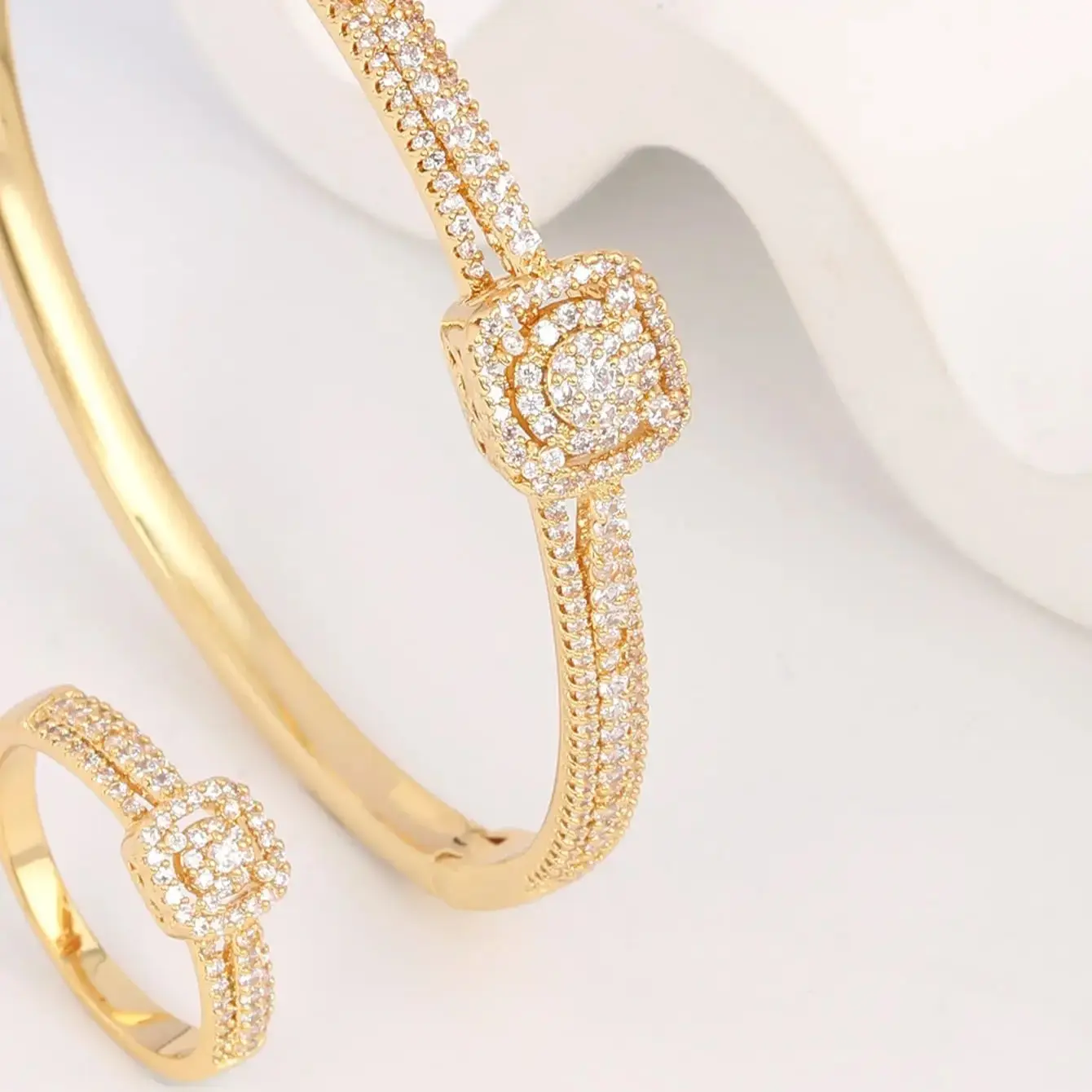 A set of women\'s new classic luxury elegant hollow zirconium cubic square design sense of daily all-match bracelet ring set