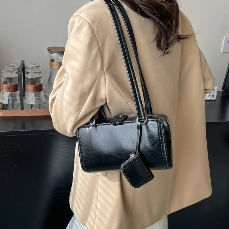 

Luxury Leather Diaper Bag For Women Minimalist Design Handbag Elegant Classic Commuter Large Capacity Bag