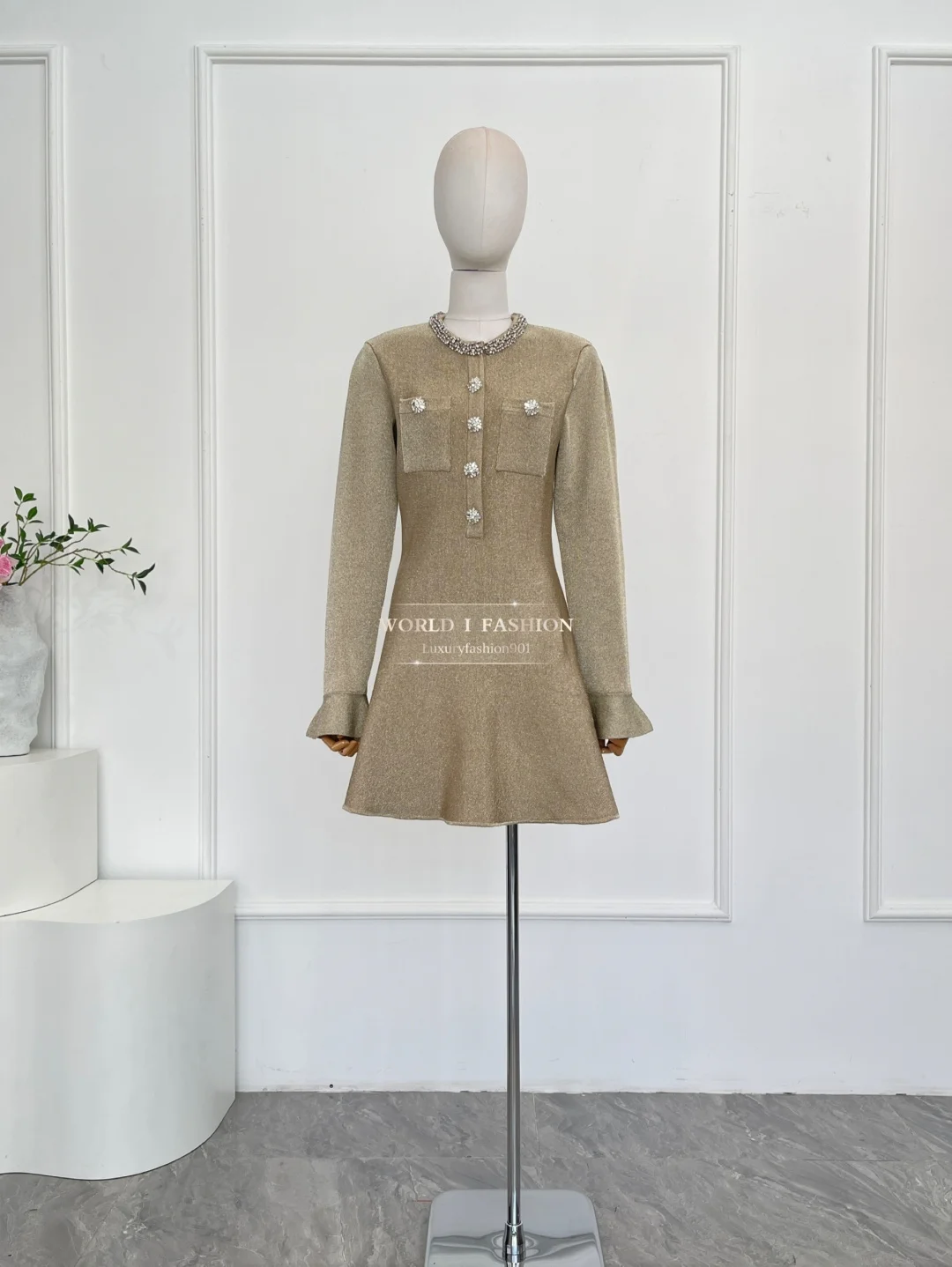 فستان قصير منسوج بأكمام طويلة ذهبي جميل جديد لعام 2025 #2