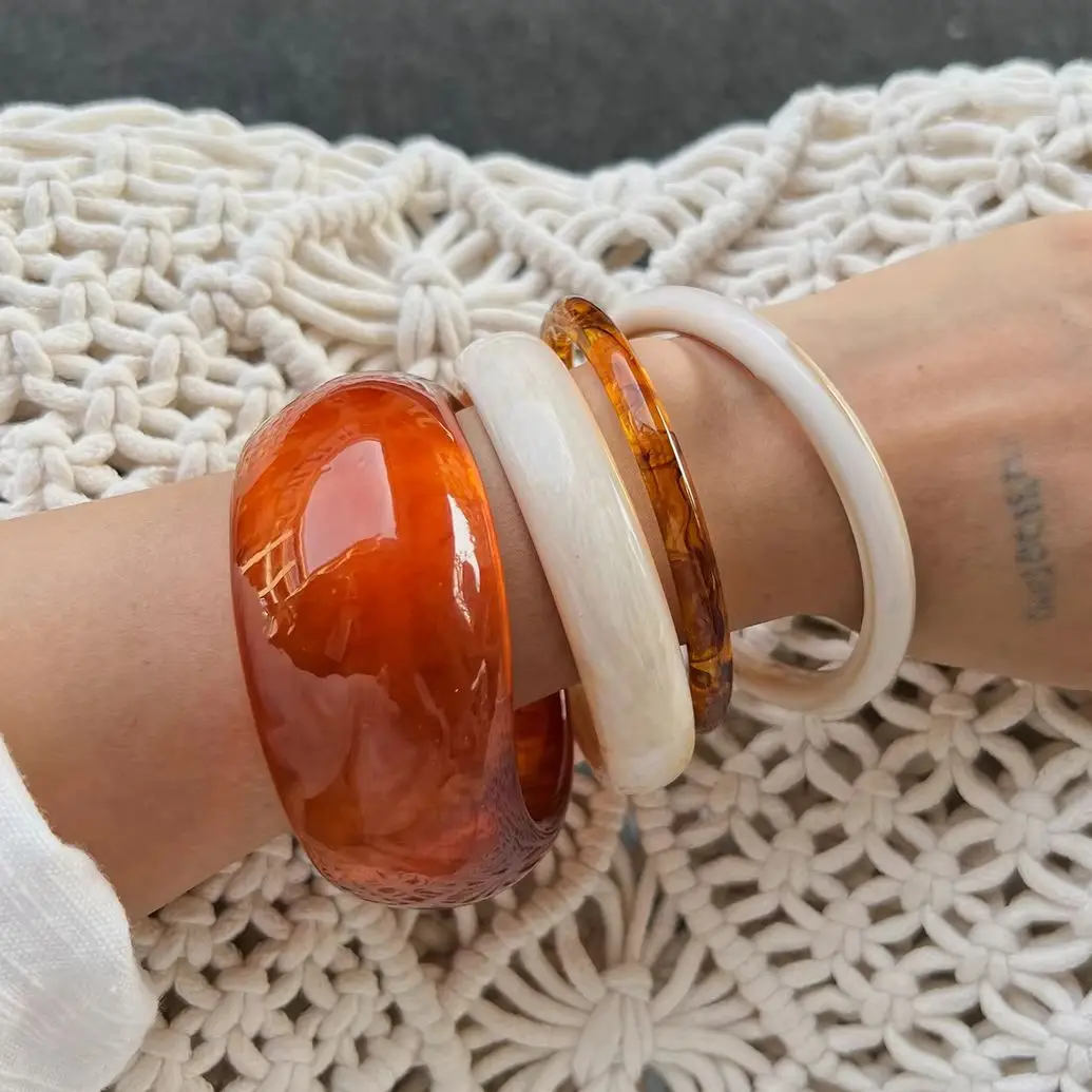 

KunJoe 4 Styles Simple Orange Beige Thick Resin Acrylic Round Bangle Bracelet for Women Vintage Smooth Geometric Charm Bangles