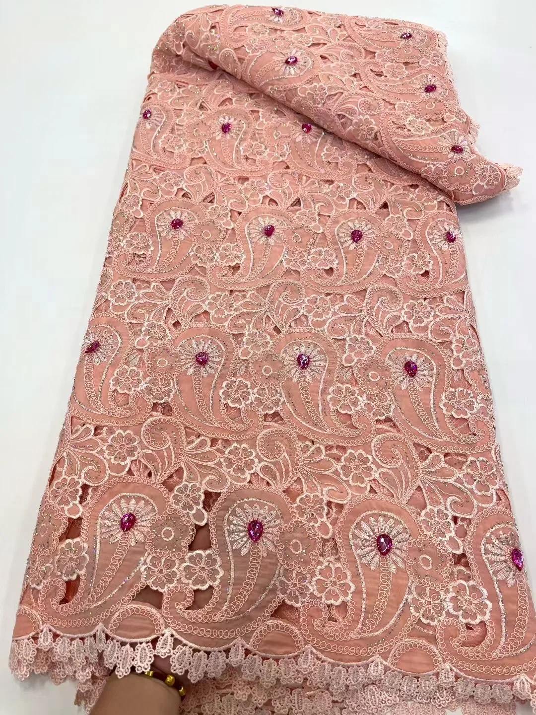 

2026 Роскошная нежная мягкая хлопчатобумажная ткань с большими камнями — элегантное высококачественное лазерное кружево для свадебного и вечернего платья