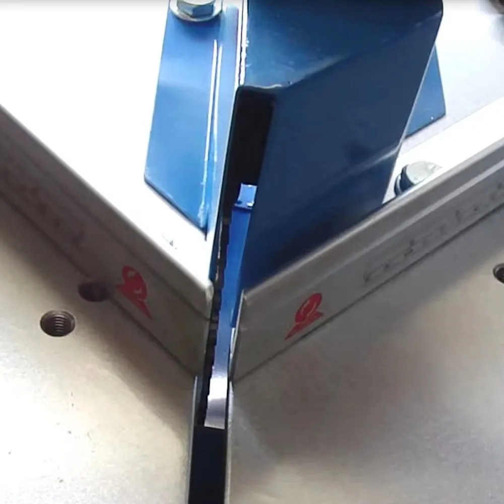 RUISEN 45 Degree Angle Cutting Machine for Wood PS MDF Aluminium Frame Moulding with Saw 1.1KW 20cm x 7cm Simple