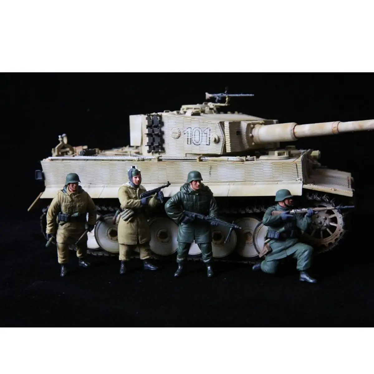 

1/35 6059 Panzergrenadier Kharkov из нержавеющей стали `43 Модельный комплект от DRAGON