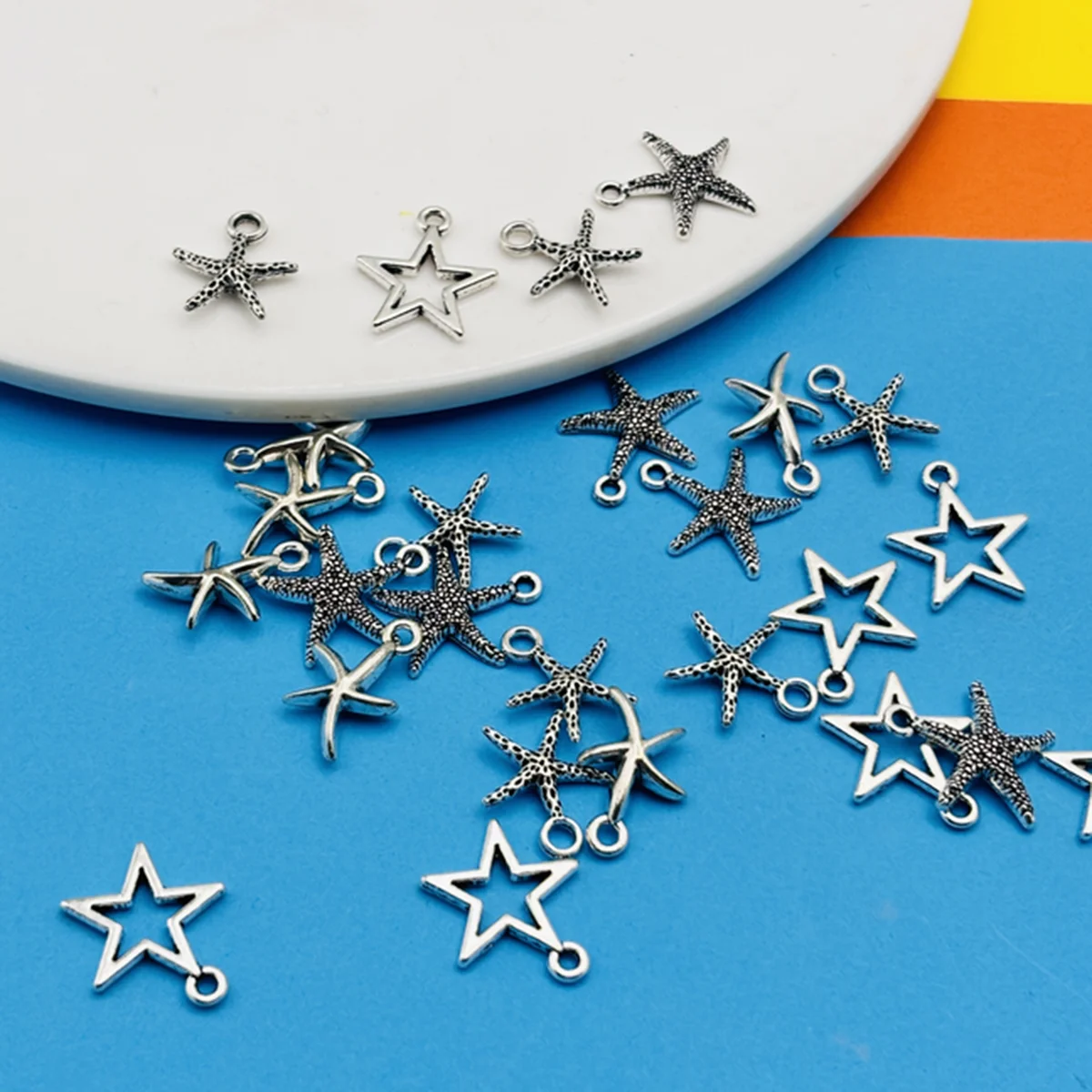 28-Piece Set of Starfish and Pentagram DIY Handmade Accessories, Hollow Five-Star Shapes, Textured Starfish, Three-Dimensional Star Shapes, Suitable for DIY Bracelets, Necklaces, Earrings, Pendants, and Handmade Beaded Decoration Accessories