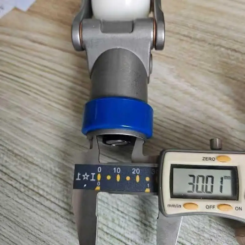 المكونات الاصطناعية، وصلات الركبة الاصطناعية، وصلات الركبة الاصطناعية المصنوعة من الفولاذ المقاوم للصدأ، وصلات الركبة الاصطناعية بأربعة أشرطة #2