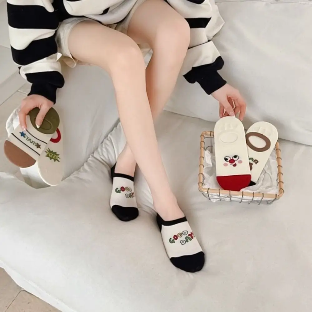 

3Pairs Cute Cotton Boat Socks Cartoon Graffiti Sweat Absorption Ankle Thin Socks Patchwork Hosiery Invisible Socks Women Daily