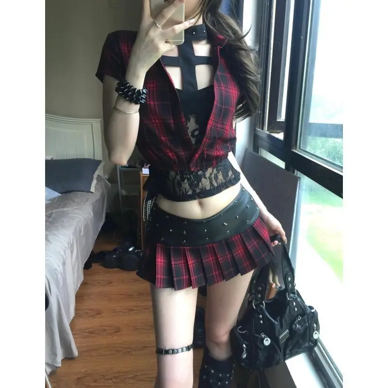 

Subcultural Gothic Punk Женские комплекты из трех предметов Y2k Черные кружевные топы на бретелях High Street Клетчатый кардиган с короткими рукавами Плиссированная юбка
