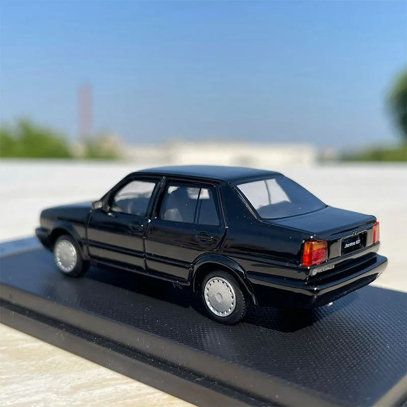 Diecast 1:64 Scale VW Jetta Simulation Alloy Car Model Static Display Collectible Gift Toy Decration Souvenir