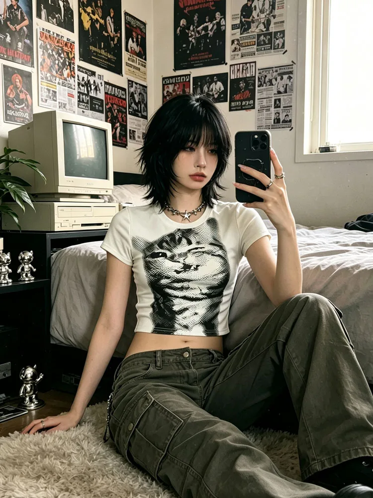 Casual Streetwear Women Cropped T‑Shirt Halftone Cat Print Short Sleeve Slim‑Fit Y2K Fashion Tops