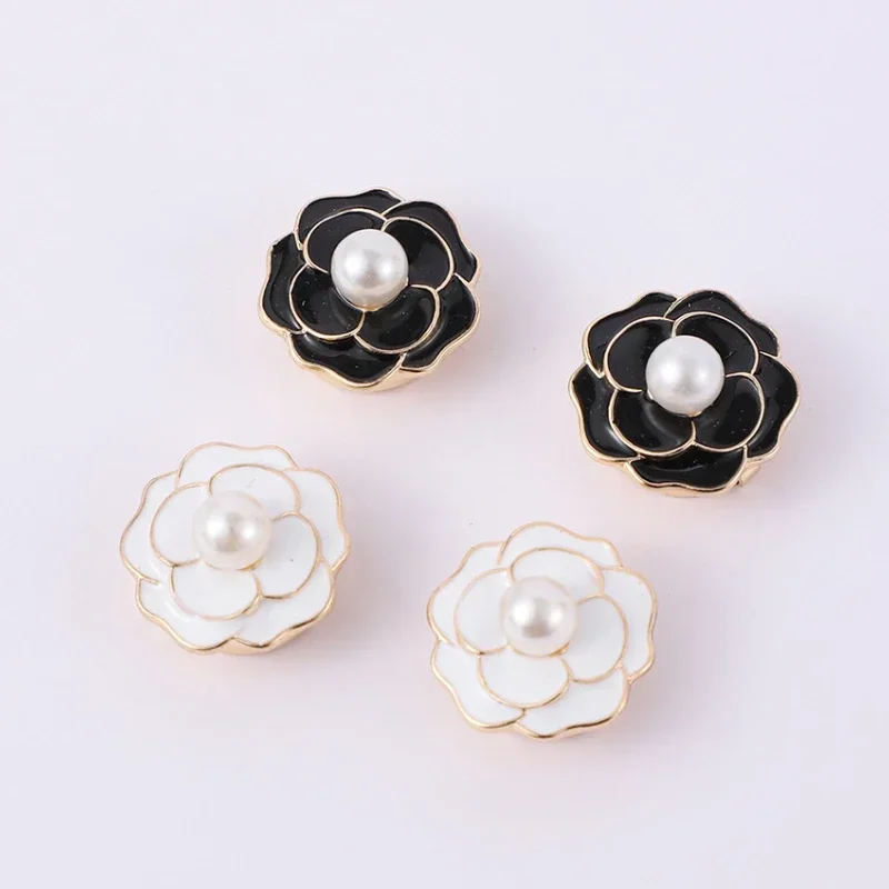 2PCS Neue Mode Perle Blume Manschettenknöpfe für Frauen Luxulry Schmuck Hemd Taste Manschette Links Kleidung DIY Zubehör