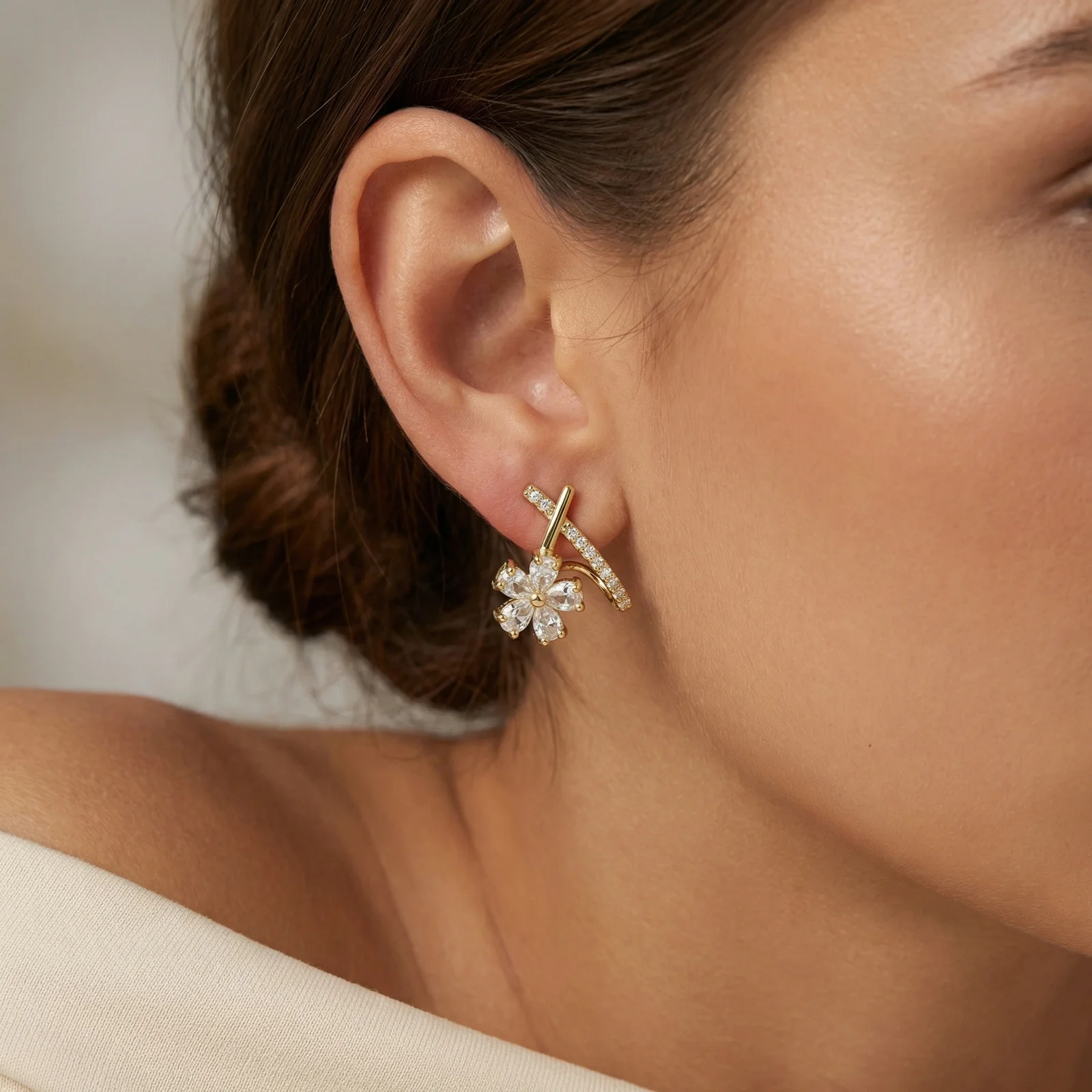 

Vnox Trendy Zircon Flower Earrings for Women 18K Gold Plated Shiny CZ Stones Overlapping Earrings Anniversary Wedding Jewelry