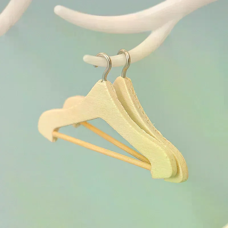 1Pc 1/12 Casa delle bambole in miniatura Gancio in legno Modello Accessori per mobili per la casa delle bambole Decor Bambini Giochi di imitazione Giocattoli Regalo