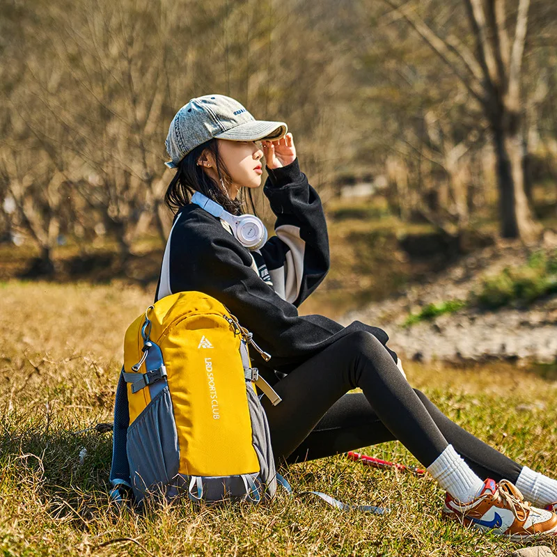 

22L Large Capacity Mountaineering Bag Outdoor Backpack Waterproof Camping Backpack Long Distance Hiking Backpack Wear-resistant