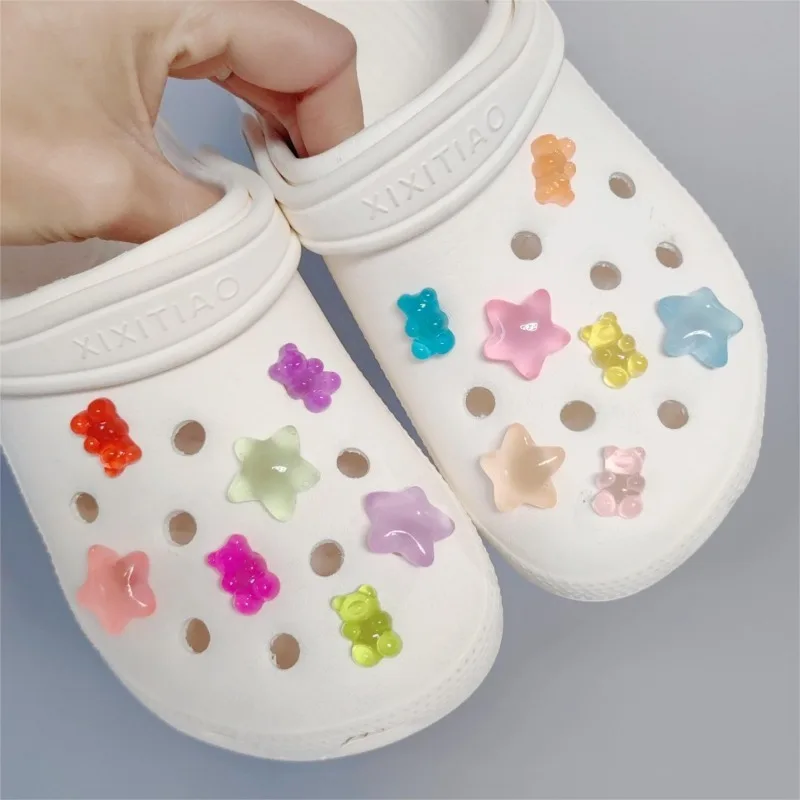 

Новая мода, набор подвесок для обуви, аксессуары, пряжка для обуви с отверстием, прозрачный светящийся медведь, сделай сам, 3D украшения для обуви, подарок на детскую вечеринку