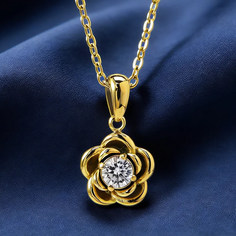 

1pc 0.3 Carat Exquisite and Romantic Flower Synthetic Moissanite Golden Pendant Necklace.