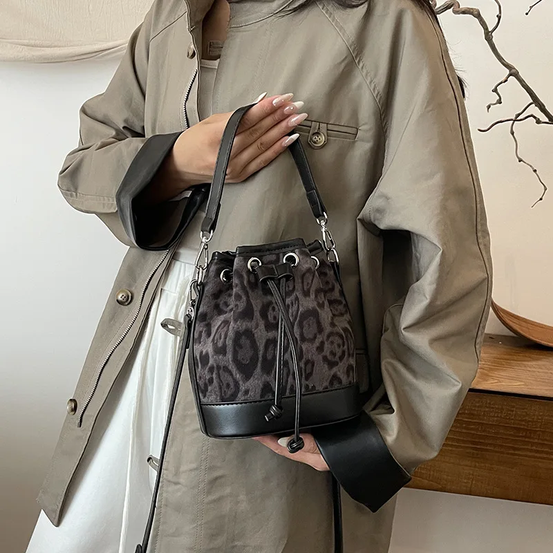 

New Winter Exquisite Leopard Print Bucket Bag Hot - selling Fashionable Versatile Shoulder Messenger High - end Women's Bag
