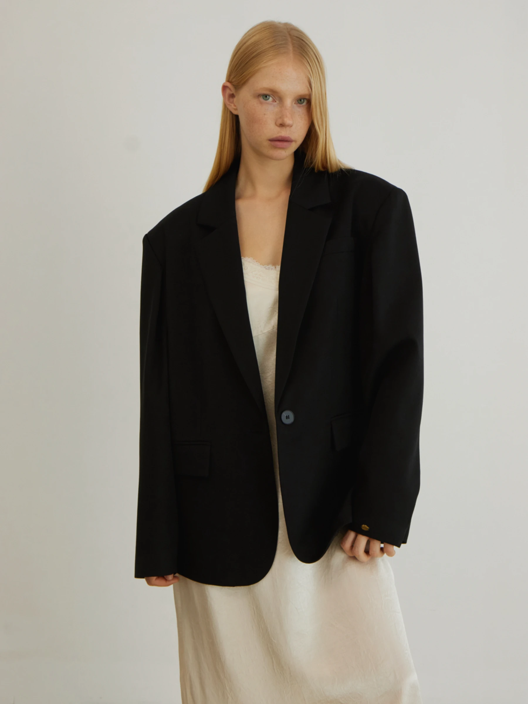 

Шерстяное пальто Heemmi из шелка и шерсти, однобортное, приталенное, свободного кроя, длинное, классического цвета, в китайском стиле...