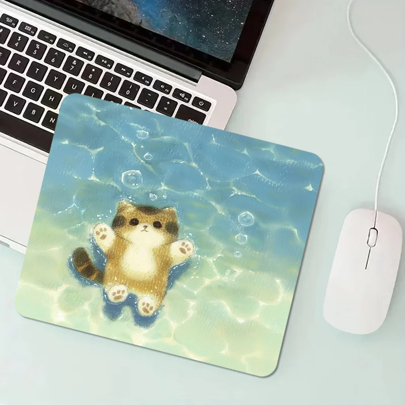 

The cute cat floating pattern anti-slip and durable rubber mouse pad is suitable for both office and home use