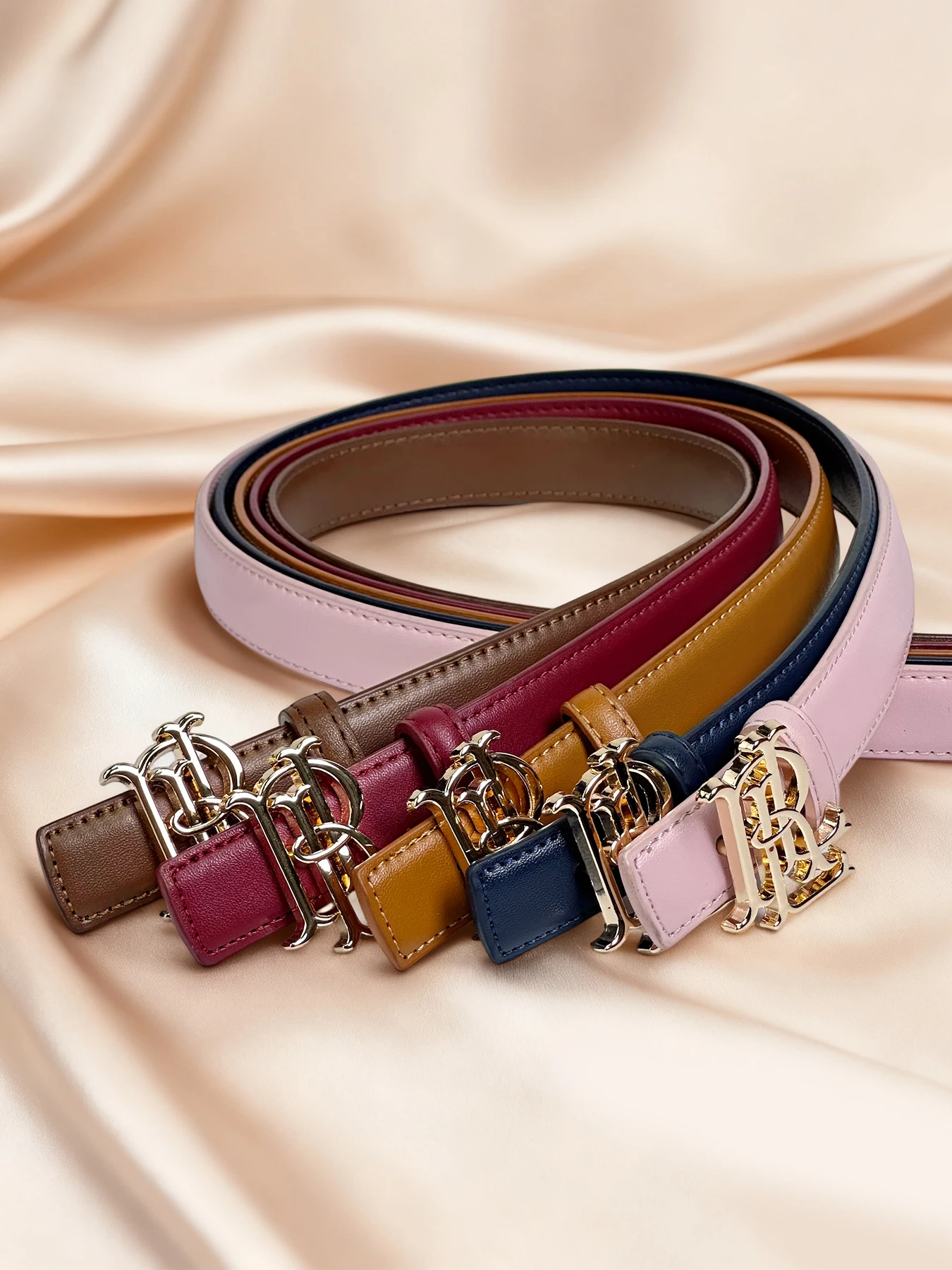 Sabuk Wanita Ukuran Besar dengan Ikat Pinggang yang Dapat Diperpanjang dan Gesper Huruf Emas, Aksesori Jeans Mewah untuk Definisi Pinggang yang Stylish