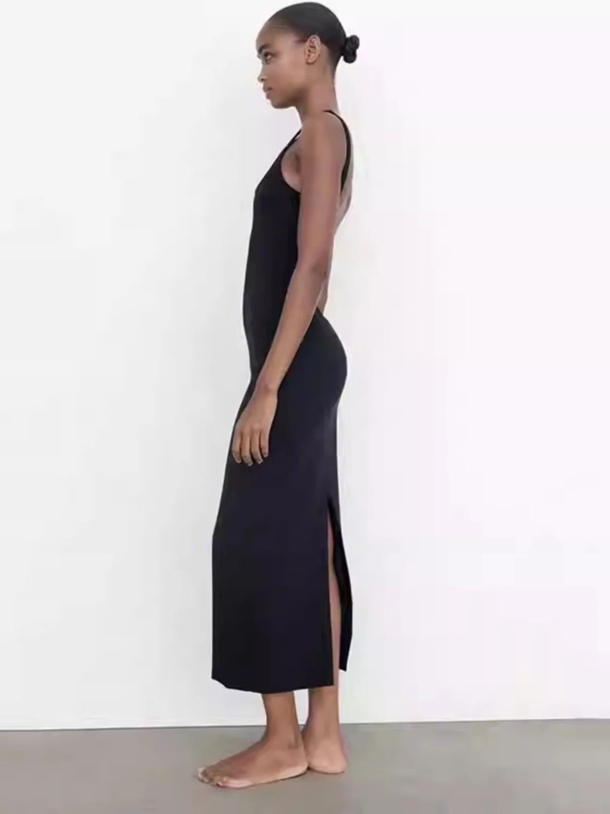 فستان نسائي أنيق جديد لموسم الربيع بكتف مكشوف وقطعة واحدة بتصميم عصري مع شق وقصة ضيقة وياقة على شكل حرف U بدون أكمام من مواد ...