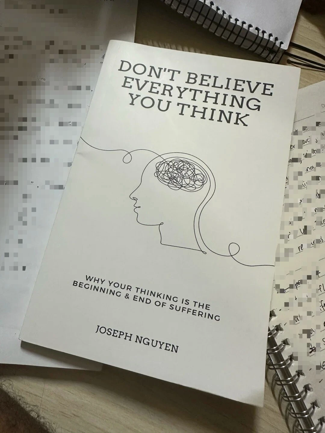 لا تصدق كل ما تعتقد بقلم جوزيف نجوين لماذا تفكرتك هو بداية ونهاية الاختناق كتاب اللغة الإنجليزية ذات الغلاف الورقي