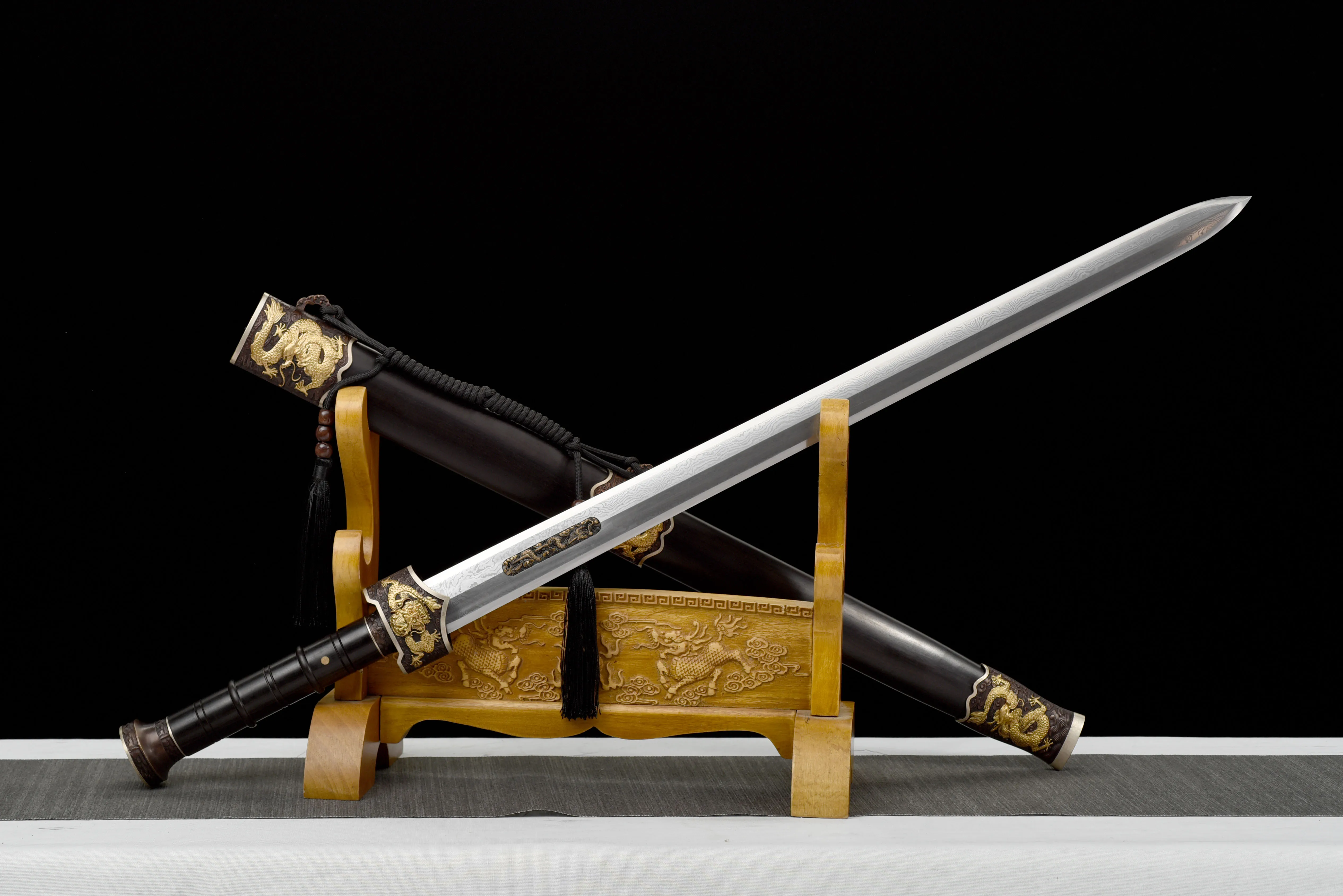 

90cm Medieval king's sword, battle preparation, Golden Dragon design, katana ebony Damascus steel, sharp weapon, ninja combat