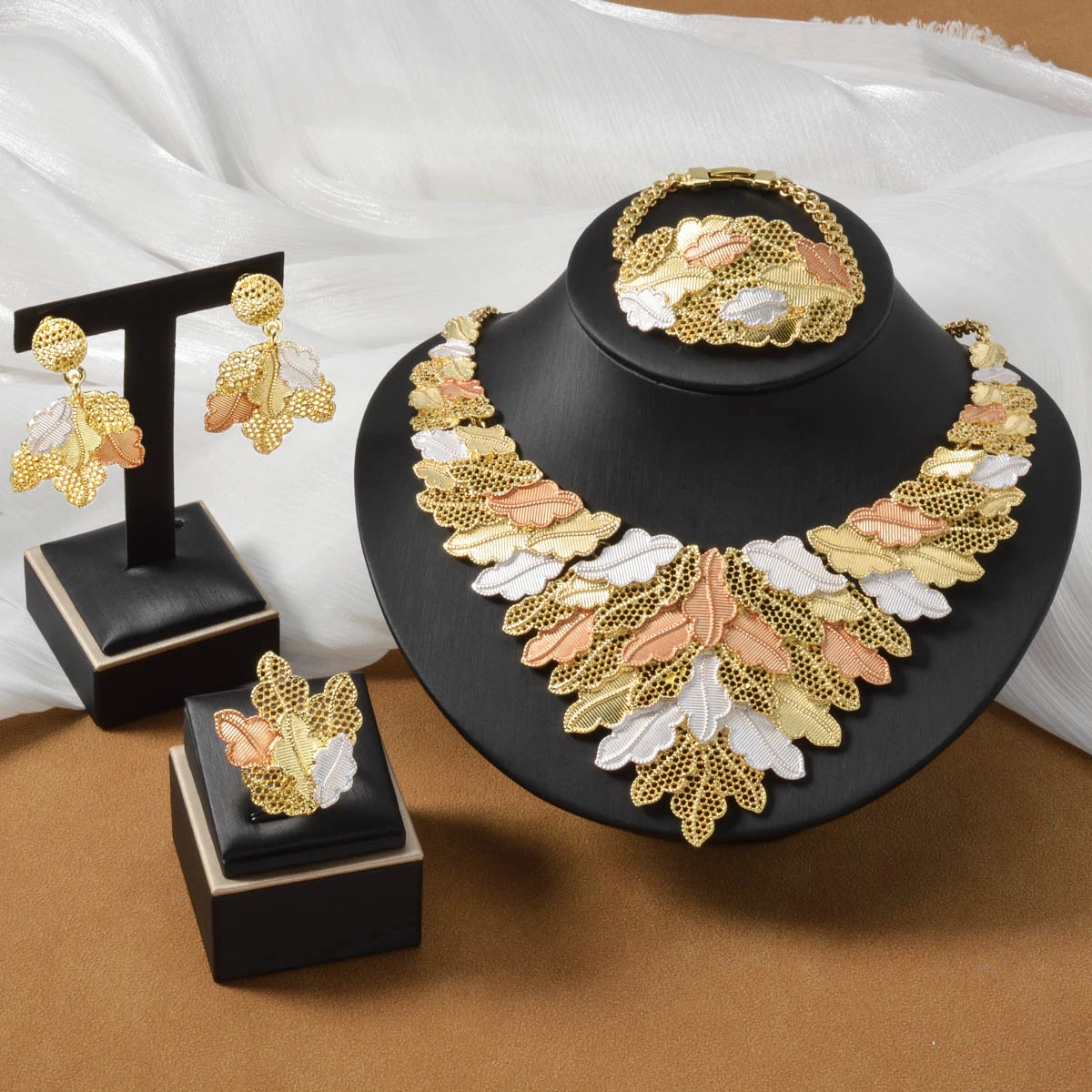 

Elegant Leaf Design Jewelry Set Necklace Bracelet Earrings Ring Nature Theme Luxury For Women Gift Birthday Anniversary Wedding