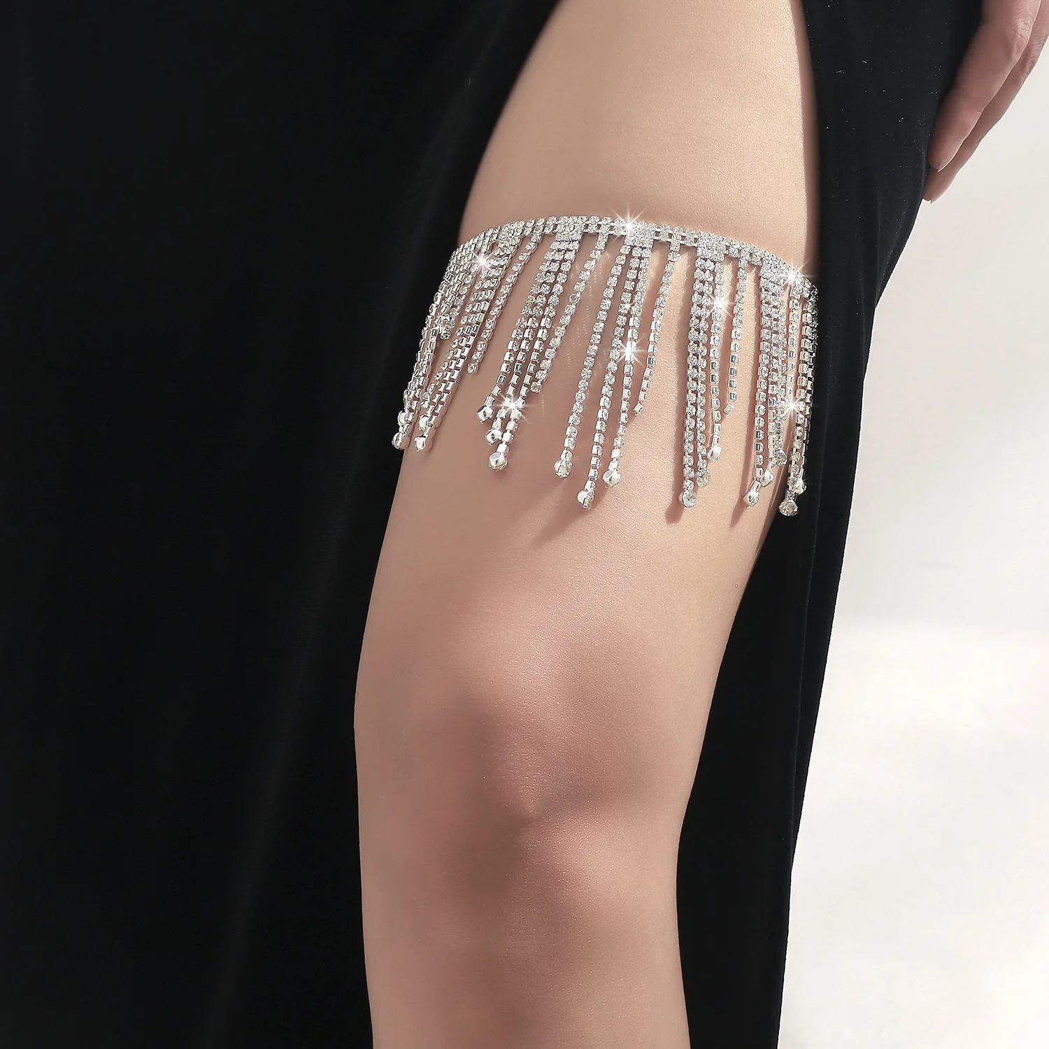 Sparkling Crystal Fringe Thigh Chain Elastic Leg Garter Jewelry Nightclub Party Body Harness Accessory For Women Summer Beach