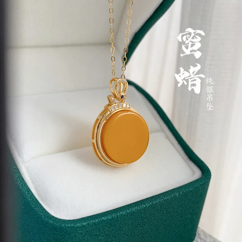 قلادة من الفضة الطبيعية S925 مرصعة بالعنبر القديم بدون مسألة