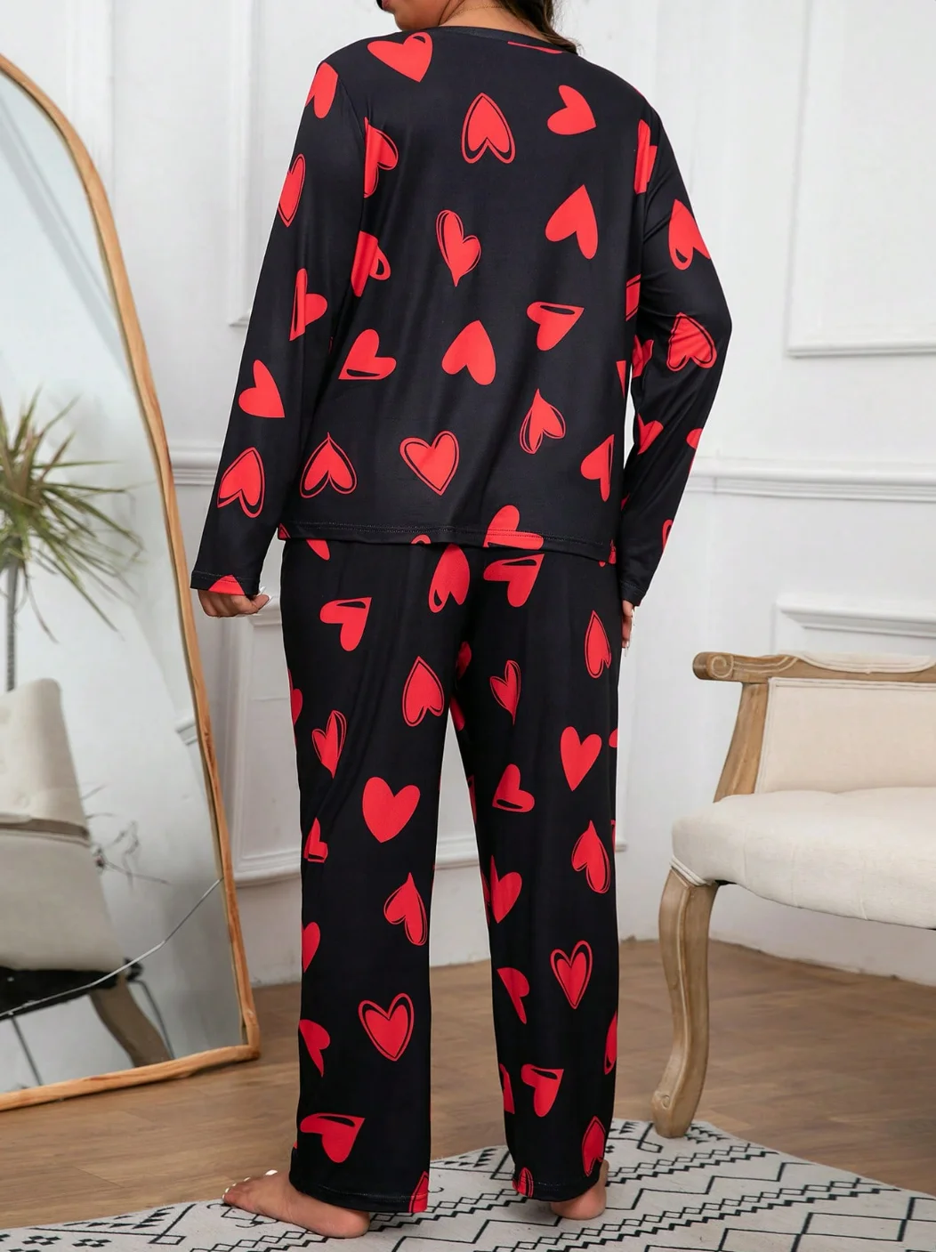 Plus Size Women\'s Heart Print Long Sleeve Pajama Set, Soft Lightweight Two-Piece Lounge Wear, Perfect for Home and Relaxation