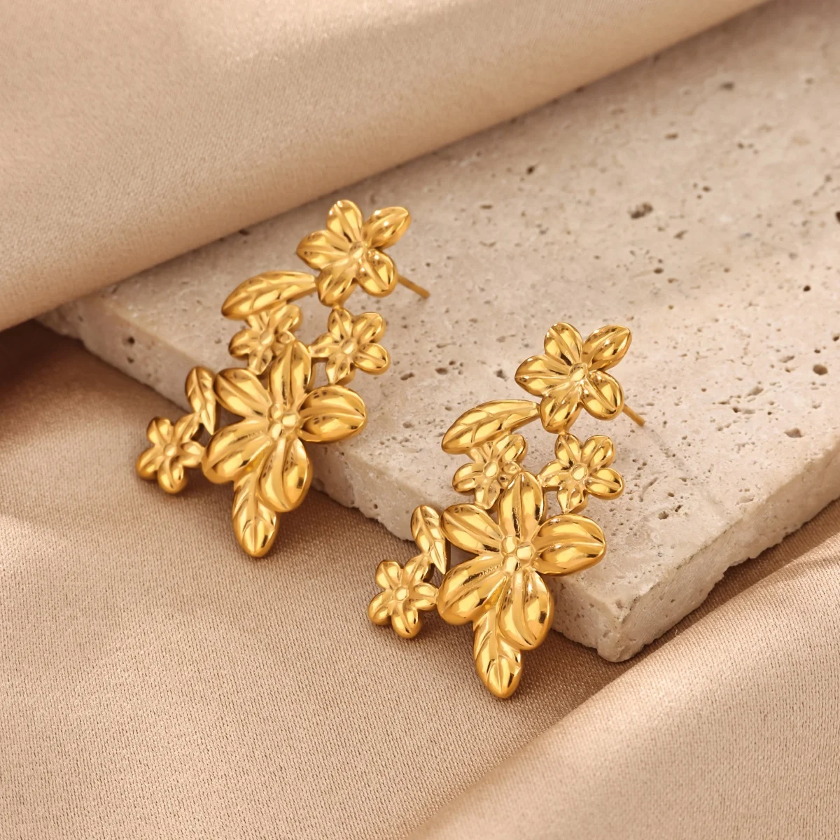 Vintage Textured Flower Leaf Earrings For Women Gold Color Stainless Steel Floral Cluster Earring Wedding Christmas Jewelry Gift