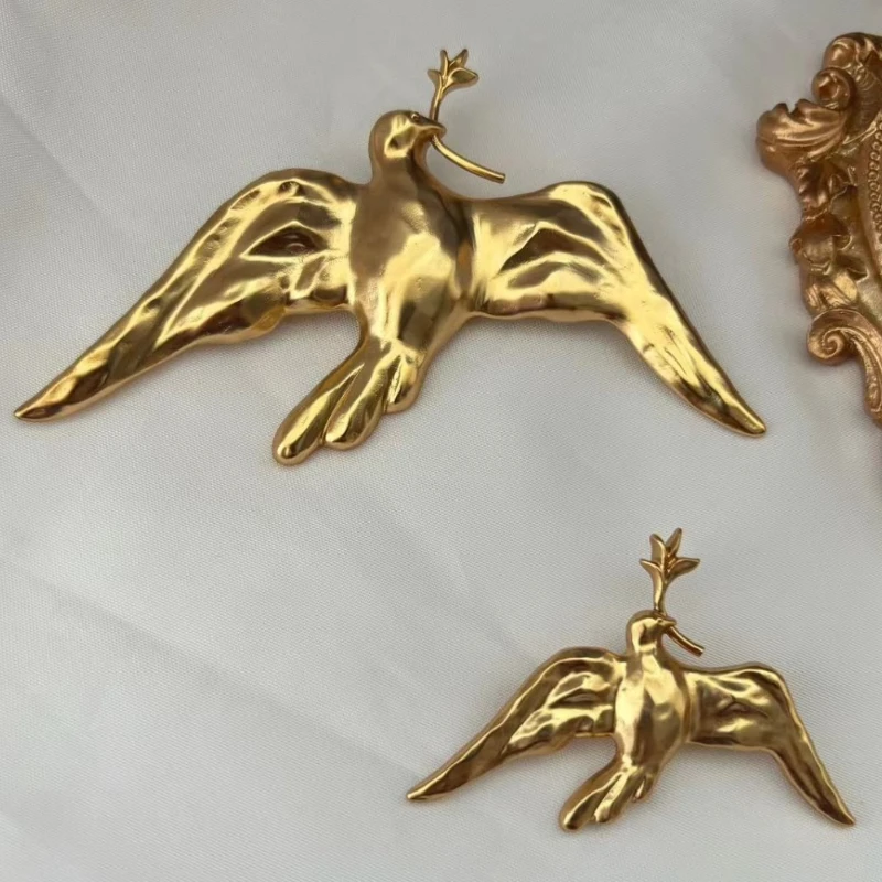 

Minimalist Peace Bird Shape Brooch Exquisite