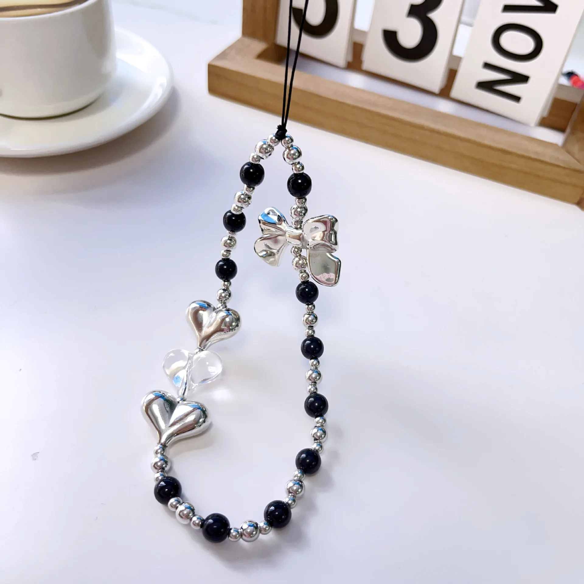 

Минималистичный контрастный цветной гальванизированный брелок-сердечко для телефона, черно-белый универсальный аксессуар, подвеска для ключей, украшение для сумки, держатель для наушников