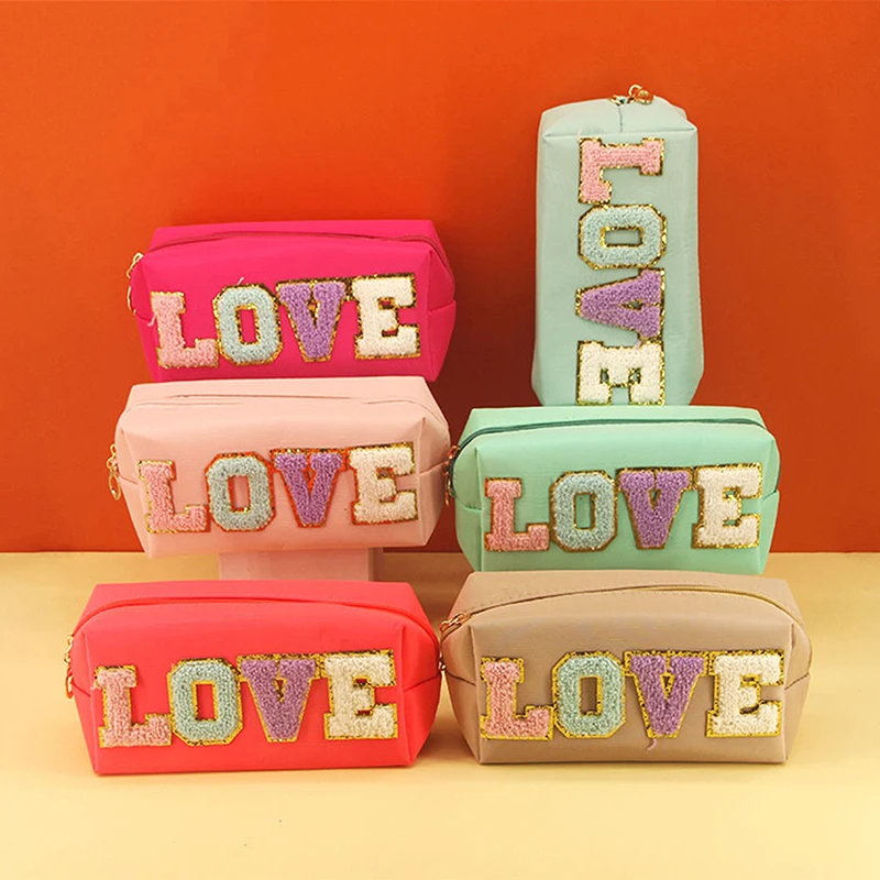 กระเป๋าปักลายตัวอักษร Love เมคอัพพร้อมซิปกระเป๋าเข้าห้องน้ำแบบพกพา tas kosmetik สำหรับใช้ในชีวิตประจำวัน