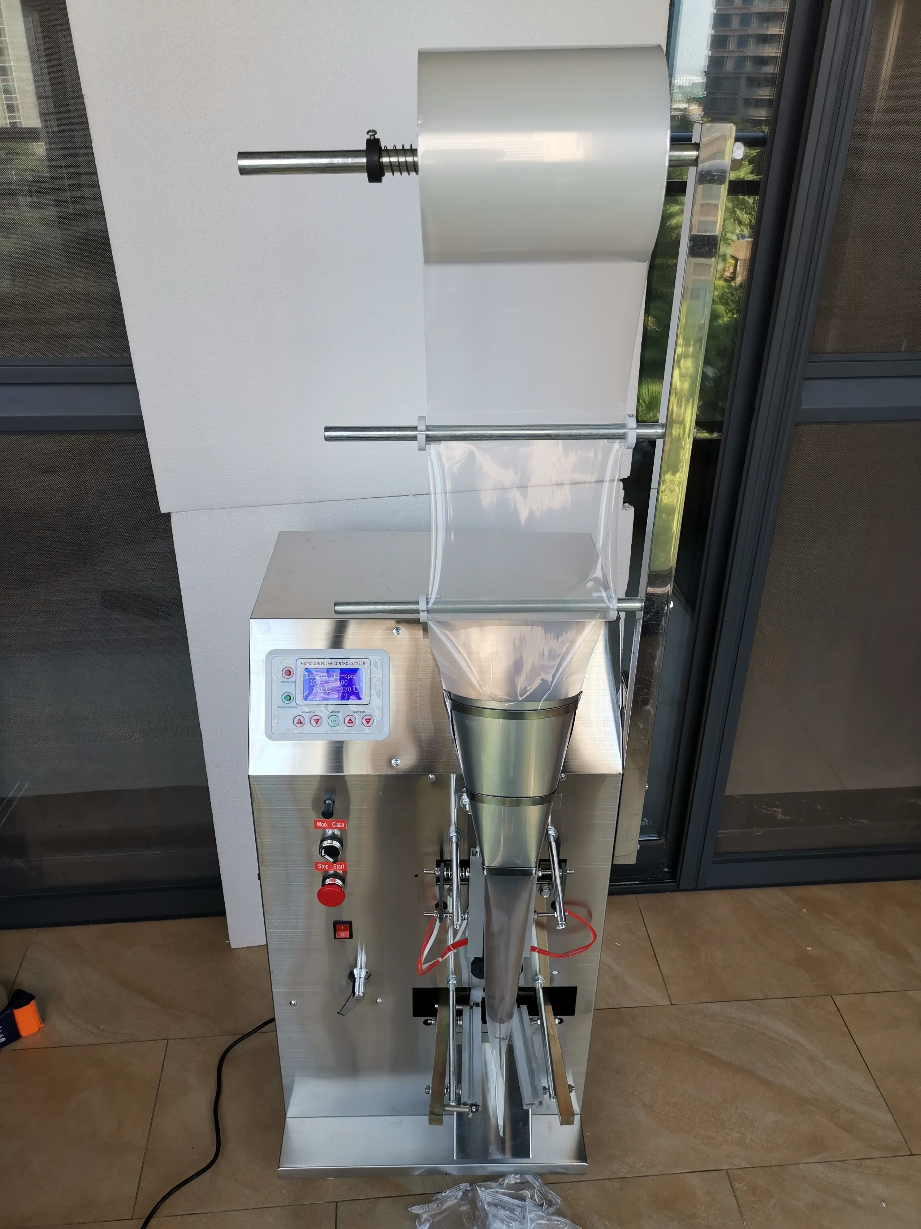 

Best Seller First Automatic Liquid Packaging Machine, Seasoning, Water, Oil, Vinegar, Beverage Pure Liquid Filling And Sealing M